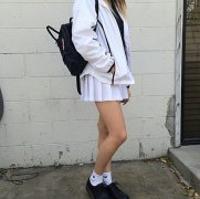 脚が太く見えやすいハイカットスニーカー。○○○が美脚の鍵を握る♡