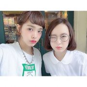 「ボストンめがね×時計」でクラシカルな仕上がりに。