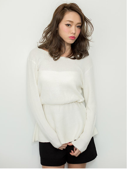 ペプラムニットトップス