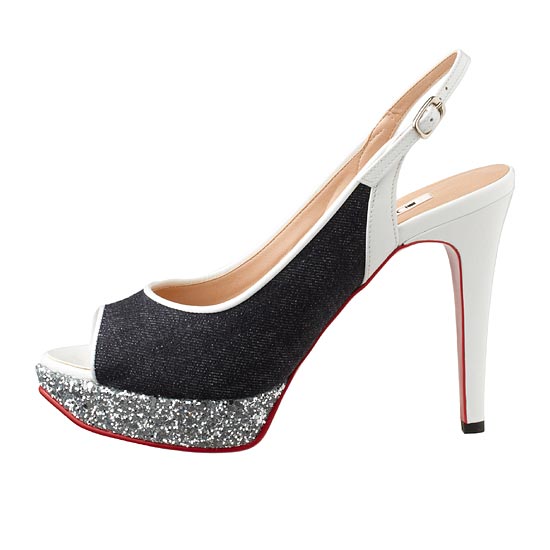 素材で遊び心をプラス☆バックストラップサンダル