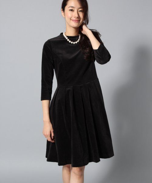 ボトルネックベロアフィット＆フレアワンピース