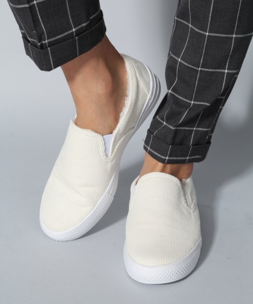 ボアスリッポンスニーカー