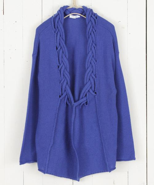 三つ編みケーブルカーディガン