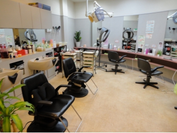 美容室マドンナ萱町店