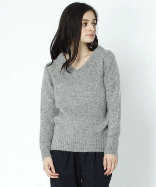 ラムVネックニット