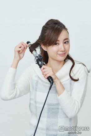 【STEP3】後ろの髪は、全体的にアイロンで巻く