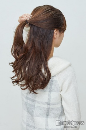 【STEP1】ハーフアップで「くるりんぱ」