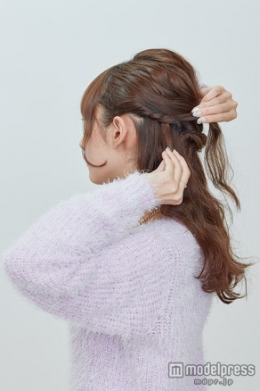 【STEP2】「くるりんぱ」の軸へ向けて交互にねじる