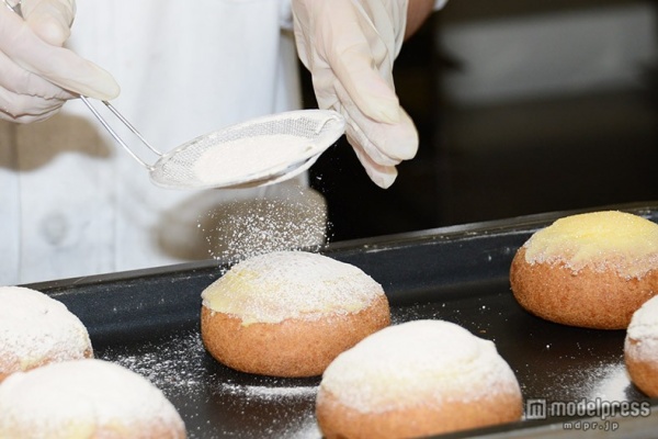 砂糖をまぶす（C）モデルプレス