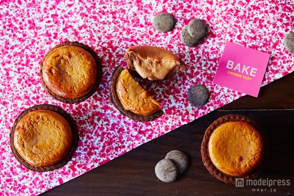 BAKE、焼きたてチョコチーズタルトが初登場　とろける絶妙ハーモニー