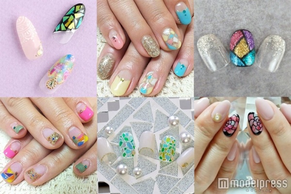 クリアな輝きを指先に…「ステンドグラスネイル」でカラフルアートを楽しみたい!/画像提供クーポンランド