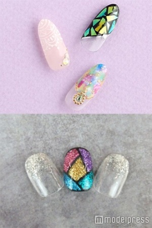 胸キュンステンドグラスネイル「Baby's Breath 銀座店」(上)、ブラックステンドグラスネイル「プレジョワネイル ヴェルダ」(下)/画像提供クーポンランド