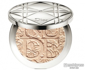 ディオールスキン ヌード エアー コンパクト ＜グロウイング ガーデン＞002／6,500円／画像提供Dior<br>
