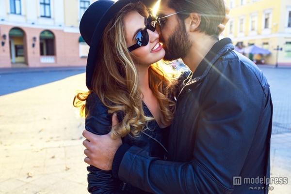 「キスしてイイ？」男性がただの女友達に思わずキスしちゃうきっかけ5つ（Photo by Ann Haritonenko／shutterstock）