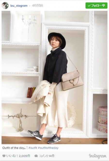 私服を公開したizu／Instagramより