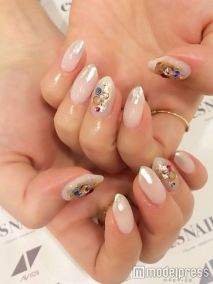 シアーホワイトネイル／画像提供：esNAIL