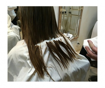 ヘアカット中の後藤真希／オフィシャルブログ（Ameba）より