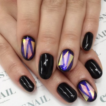 ブラックオーロラネイル／画像提供：esNAIL