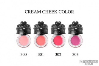 アナ スイ クリーム チーク カラー／（左から）300ベビーピンク・301コーラル ピンク・302ポピー・303ネオン ピンク／各￥2，800（税抜）画像提供・ANNA SUI