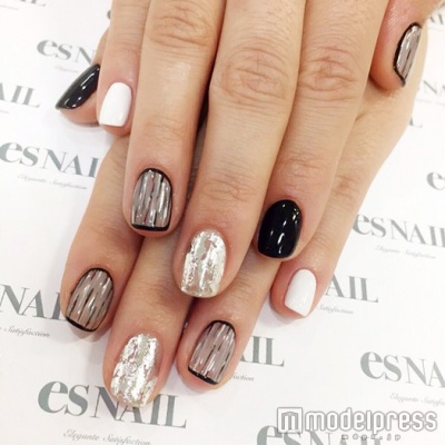 細ラインでスッキリ／画像提供：esNAIL