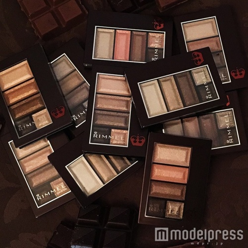 自分に似合うブラウンシャドウが必ず見つかる圧巻の全10色