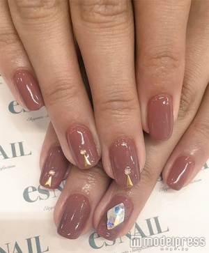 ブラウンベージュ／画像提供：esNAIL