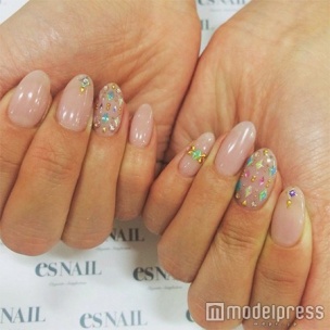 上品ピンクベージュ／画像提供：esNAIL