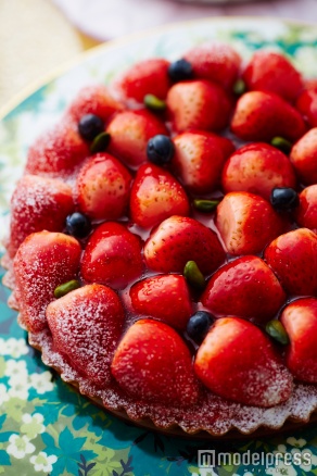 「アリスと楽しむストロベリー」（画像提供：京王プラザホテル）