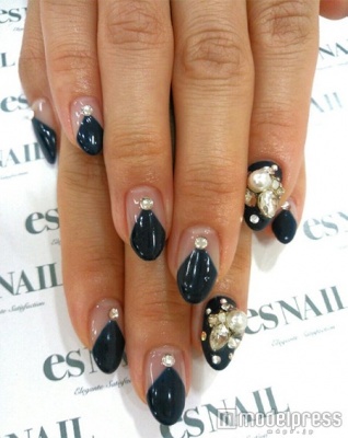 ネイビー×シルバーストーン／画像提供：esNAIL