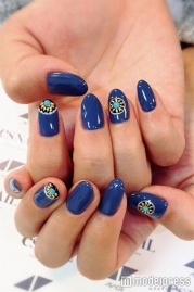 ブルー×マーブルネイル／画像提供：esNAIL