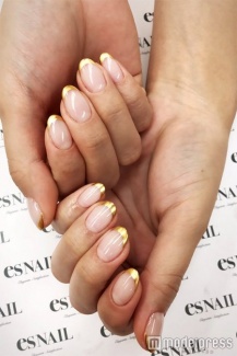 ゴールドフレンチネイル／画像提供：esNAIL