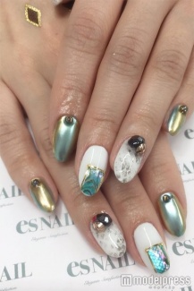 エキゾチックメタリックネイル／画像提供：esNAIL