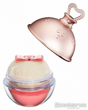 パウダー チーク カラー／101コーラル ピンク／3,600 円 (税抜）／画像提供レ・メルヴェイユーズ ラデュレ