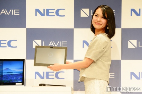 液晶画面は取り外し可能でタブレットに（C）モデルプレス