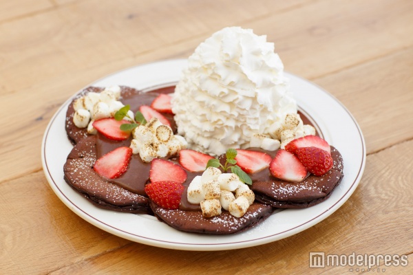 「スペシャルバレンタインパンケーキ」￥1,650（税込）（画像提供：EGGS 'N THINGS JAPAN株式会社）