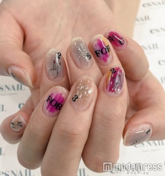 ポップ塗りかけネイル／画像提供：esNAIL