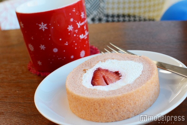 「プレミアムあまおう苺のロールケーキ」210円（税込）（C）モデルプレス