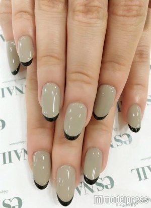 バイカラーフレンチ／画像提供：esNAIL