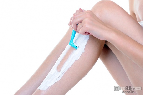 お肌に優しいシェービングを（Photo by Valua Vitaly） 