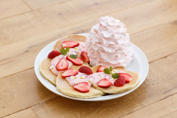 「Eggs’n Things（エッグスンシングス）」6周年Anniversaryパンケーキ「LeaLea Pancakes（レアレア パンケーキ）」