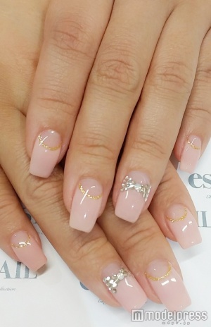 逆フレンチネイル／画像提供：esNAIL