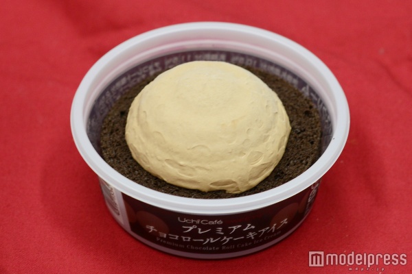 「チョコロールケーキアイス」215円（税込）（C）モデルプレス
