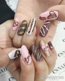 マット風チョコネイル／画像提供：esNAIL
