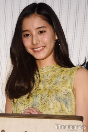フープピアスで大人っぽく／新木優子（C）モデルプレス
