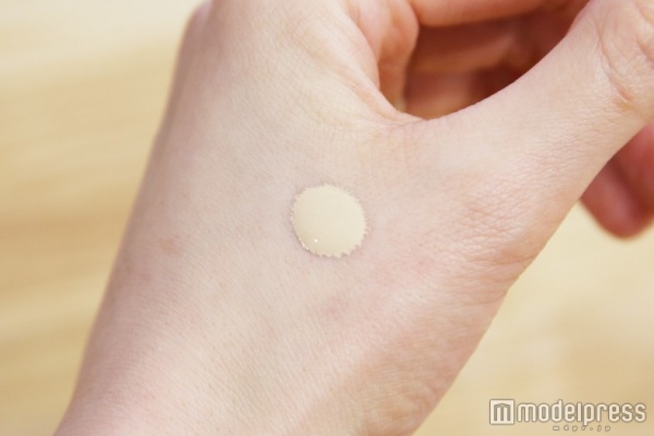 さらっとしたテクスチャー（C）モデルプレス