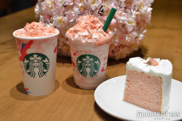 ピンク色に胸キュン！スタバ新作をいち早く試食してみた（C）モデルプレス