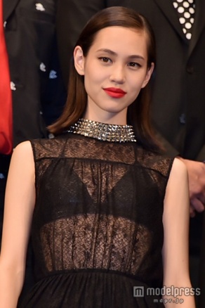 シンプルな外ハネでモードに／水原希子（C）モデルプレス