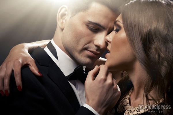 イチャイチャさせてよー！男性が思わず迫りたくなる女性の特徴5つ（Photo by Aarrttuur／Fotolia）