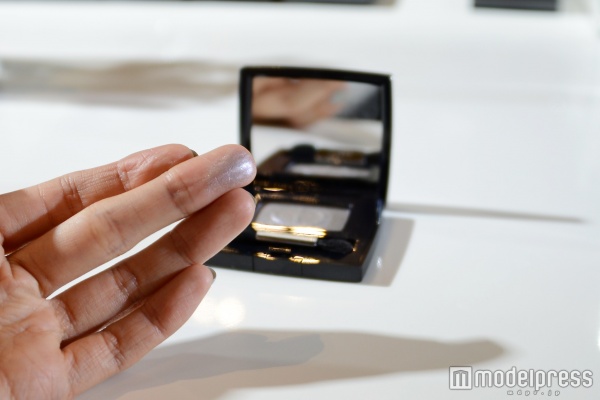 “045 フューチャリズム”のキラキラした多色ラメから目が離せない！（c）モデルプレス