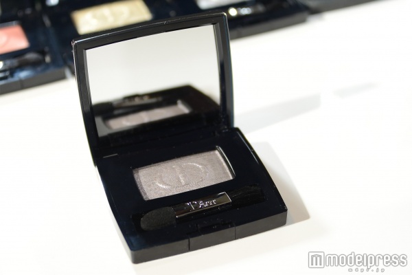 キラキラが可愛い！「Dior（ディオール）」幻の“フェアリーグレー”が復刻（c）モデルプレス
